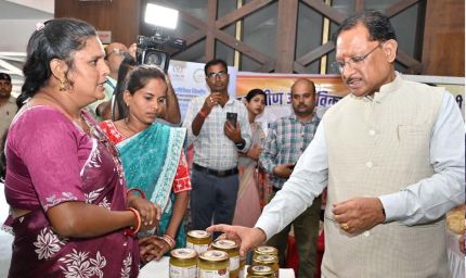 छत्तीसगढ़ की दीदियां बनीं आत्मनिर्भरता की ब्रांड एंबेसडर : लखपति दीदियों की सफलता हजारों महिलाओं के लिए बनेगी प्रेरणा – मुख्यमंत्री  साय