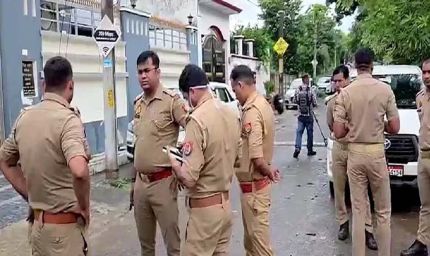 बरेली में सपा पर रोक, माता प्रसाद नजरबंद; संभल में सांसद बर्क के घर के बाहर पुलिस तैनात