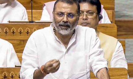 इमर्जेंसी का जिक्र कर कांग्रेस पर बरसे निशिकांत दुबे, बोले- 82 साल के बुजुर्ग भी थे जेल में