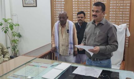 सबसे अधिक राजस्व मामले निस्तारित कर लखनऊ अव्वल, जनपदीय न्यायालयों में जौनपुर ने मारी बाजी