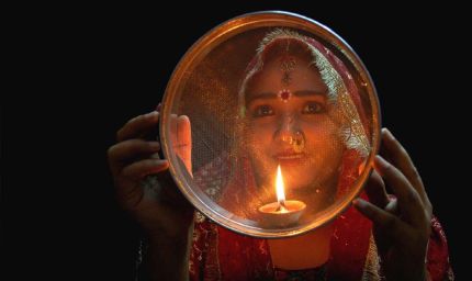 करवा चौथ 2025: 9 या 10 अक्टूबर? जानें सही तारीख, पूजा मुहूर्त और चंद्रोदय का समय