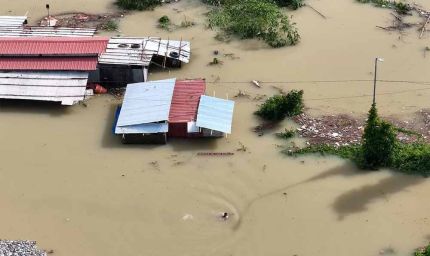 पश्चिम बंगाल में तबाही मचाती बारिश: दार्जिलिंग में पुल गिरा, 6 की दर्दनाक मौत