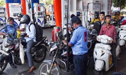 इंदौर में बिना हेलमेट अब पेट्रोल नहीं, आदेश की अवधि खत्म