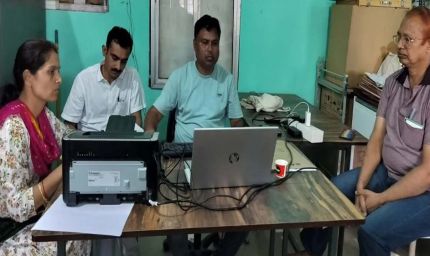 टीकमगढ़ में लोकायुक्त की बड़ी कार्रवाई, नेत्र सहायक 20 हजार की रिश्वत लेते गिरफ्तार