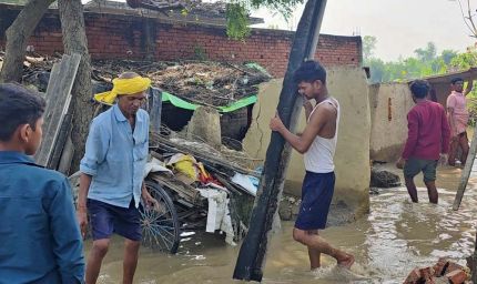 चंदौली में जल प्रलय का कहर: सड़कों पर पानी, घर ढहे, सैकड़ों एकड़ फसल डूबी