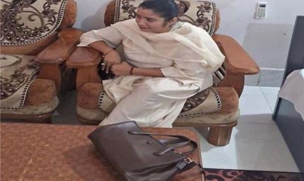 सीधी में RES दफ्तर में घूस का खेल! लोकायुक्त छापे में इंजीनियर, SDO फरार, महिला कर्मचारी रंगे हाथ गिरफ्तार