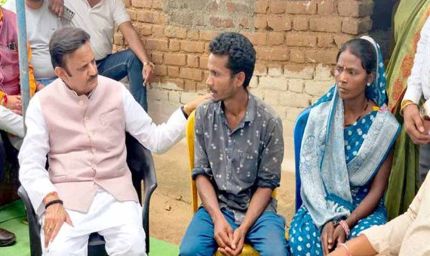 उप मुख्यमंत्री शुक्ल ने छिंदवाड़ा में पीड़ित परिजनों को बंधाया ढांढस