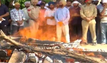 पंजाबी गायक राजवीर जवंदा का हुआ अंतिम संस्कार, नम आंखों से दी गई विदाई