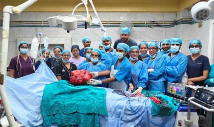 दिल्ली में चमत्कार: 19 साल की लड़की के पेट से 10 Kg का ट्यूमर निकाला, डॉक्टरों ने दी नई जिंदगी