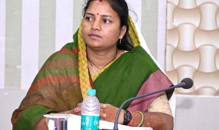 रायपुर : जनसेवा ही हमारा संकल्प - मंत्री श्रीमती लक्ष्मी राजवाड़े ने जनदर्शन में सुनी जनता की समस्याएँ, त्वरित निराकरण के दिए निर्देश