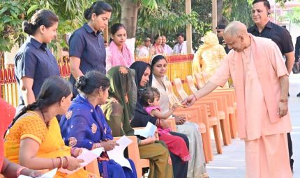 घबराइए मत, सबकी समस्या का  समाधान सरकार की प्राथमिकता : सीएम योगी