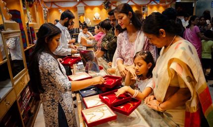 सर्राफा बाजार में सोना-चांदी के दामों में गिरावट, सोना ₹2600 और चांदी ₹4000 सस्ता