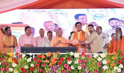 दीपावली से पहले खुशियों का तोहफा: सीएम योगी ने गोरखपुर में 160 परिवारों को फ्लैट की चाबी सौंपी