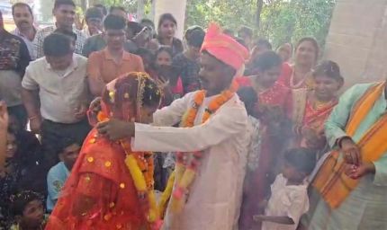 मुख्यधारा में लौटे पूर्व नक्सली ने रचाई शादी, थाना परिसर में गूँजे शहनाई के सुर