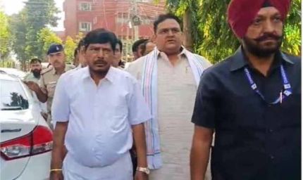 DGP पर सख्त कार्रवाई की मांग, रामदास अठावले पहुंचे वाई पूरन कुमार के घर शोक व्यक्त करने