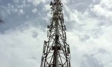 झारखंड: नक्सलियों ने मोबाइल टावर उड़ाया, ग्रामीणों में दहशत और इलाके में नारेबाजी