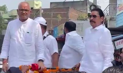 अनंत सिंह का काफिला रेलवे फाटक पर अटका, समर्थकों ने पहुंचकर रोकी ट्रेन