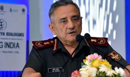 CDS जनरल अनिल चौहान का सख्त संदेश: 'अब युद्ध की परिभाषा बदल गई, भारत आतंक के आगे नहीं झुकेगा'