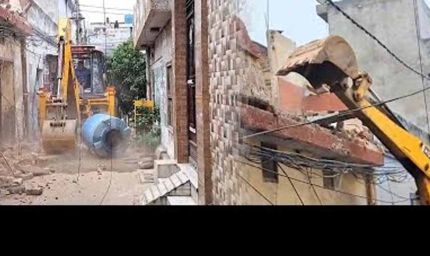 अकाली दल के पूर्व डिप्टी मेयर की बिल्डिंग पर निगम का बुलडोज़र, अवैध निर्माण ध्वस्त