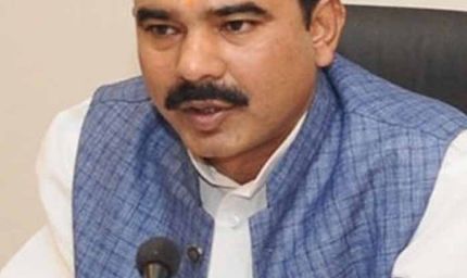 चश्मे का नंबर बढ़ा लो…— सवाल पूछने पर भड़के BJP विधायक, मंत्री के सामने मच गया सन्नाटा!