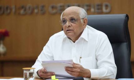 गुजरात मंत्रिमंडल में बड़ा बदलाव: CM भूपेंद्र पटेल अकेले, बाकी सभी मंत्रियों ने सौंपा इस्तीफा