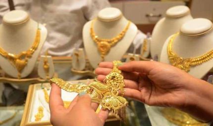 धनतेरस 2025: सोने की खरीदारी में सुनारों की बढ़ी धूम, करोड़ों के सौदे होने की संभावना