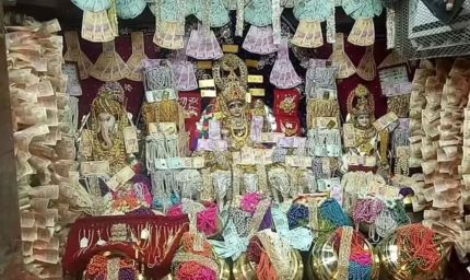 भक्तों के 1 करोड़ से सजा महालक्ष्मी मंदिर: देश का इकलौता मंदिर जहां 5 दिन नोट और आभूषणों से सजावट