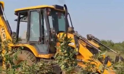 MP में बुलडोजर की गूंज: गरीबों के घर टूटे, बाबाओं की आलीशान संपत्ति पर सरकार खामोश!