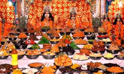 दीपावली पर पाएं महालक्ष्मी की कृपा: जानिए कौन-सा भोग बनाता है देवी को प्रसन्न