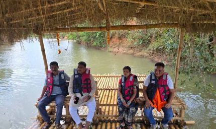 तीरथगढ़ में बांस की नाव पर रोमांच, इको टूरिज्म को मिलेगा बढ़ावा, वन मंत्री केदार कश्यप