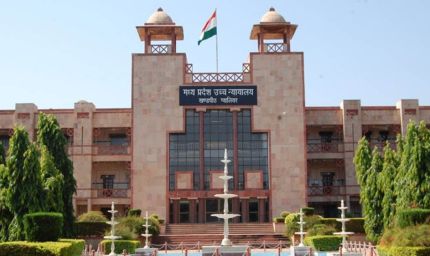 NEET UG की छात्रा को राहत, छुट्‌टी के दिन हाईकोर्ट ने की सुनवाई