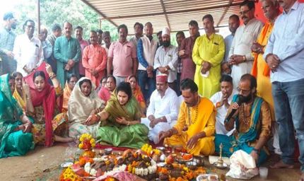 राज्यमंत्री श्रीमती गौर ने की गोवर्धन पूजा