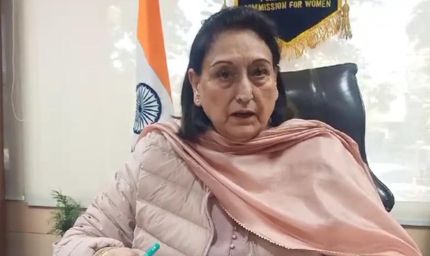 महिला आयोग की चेयरपर्सन ने SI भूषण कुमार को फटकारा, सोशल मीडिया वीडियो की जांच के आदेश दिए