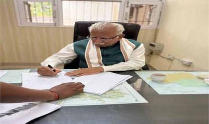 मनोहर लाल ने पुश्तैनी जमीन बेचकर 1 करोड़ दान, ‘माँ शांति देवी पुस्तकालय’ बनेगा हकीकत
