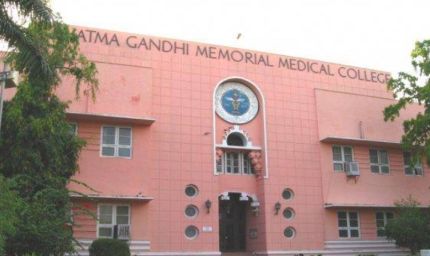 पीजी स्टूडेंट ने लगाया गंभीर आरोप: प्रताड़ना से 22 किलो वजन घटा, OT से बेदखल करने की धमकी