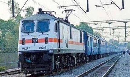 रेलवे का नया इनोवेशन: ट्रेन के टॉयलेट में सेंसर मशीन, सिर्फ 56 सेकंड में होगी सफाई!