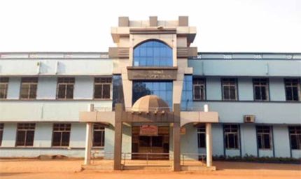 सिम्स में पकड़ाया दलाल, मरीज को बहलाने का किया प्रयास, किया पुलिस के हवाले