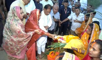 मुख्यमंत्री साय ने जशपुर में दुलदुला छठ घाट में सूर्य को दिया अर्घ्य: प्रदेश की सुख-समृद्धि और खुशहाली की कामना की