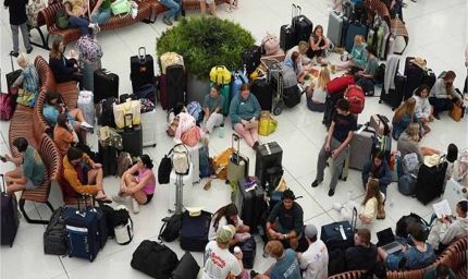 अमेरिका में हवाई अफरा-तफरी! 118 उड़ानें रद्द, 8700 से ज्यादा देरी से रवाना — FAA ने दी बड़ी चेतावनी