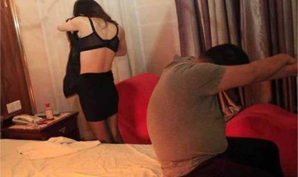 किराए के घर में चल रहा था सेक्स रैकेट, मोहल्ले की महिलाओं ने मचाया हड़कंप, पुलिस ने दबोचे तीन आरोपी