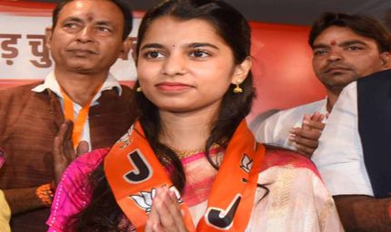 तेजस्वी यादव पर मैथिली ठाकुर का वार: हर परिवार को नौकरी निकला झूठा वादा!