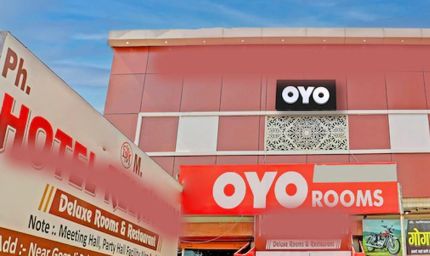 वाराणसी में पुलिस का बड़ा अभियान: OYO होटल से वेश्यावृत्ति गिरोह का हुआ पर्दाफाश