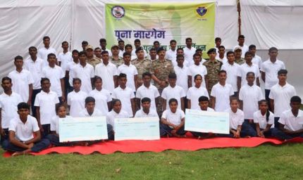 बीजापुर में नक्सलवाद को बड़ा झटका: 66 लाख के इनामी 51 नक्सलियों ने किया आत्मसमर्पण, 9 महिलाएं भी शामिल