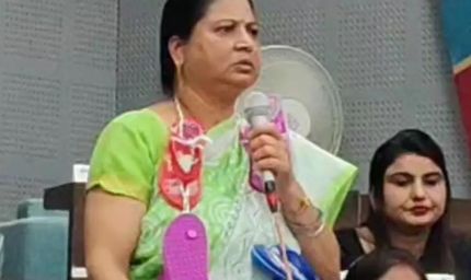BJP महिला पार्षद ने चप्पल की माला पहन निगम कार्यालय पहुंचकर लगाए गंभीर आरोप