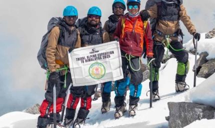 हिमालय में गूँजी जशपुर की गूंज: आदिवासी युवाओं ने जगतसुख पीक पर खोला नया मार्ग