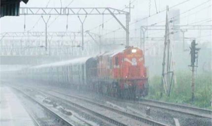 फॉग सीजन में रेल यात्रियों के लिए अलर्ट! रेलवे ने जारी की ट्रेनों की अपडेटेड लिस्ट