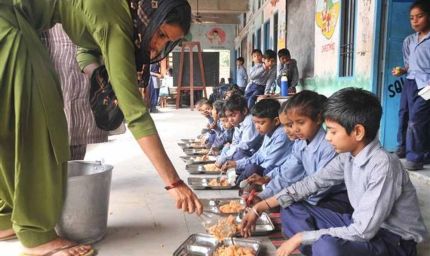 हरियाणा के स्कूलों में बदलेगा मिड-डे-मील मेन्यू: अब बच्चों को मिलेगी इंस्टेंट खीर और देसी पिन्नी