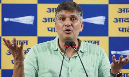दिल्ली के सरकारी अस्पतालों में दवा संकट! मरीजों के परिजन मुफ्त दवाओं के लिए भटकते नजर आए