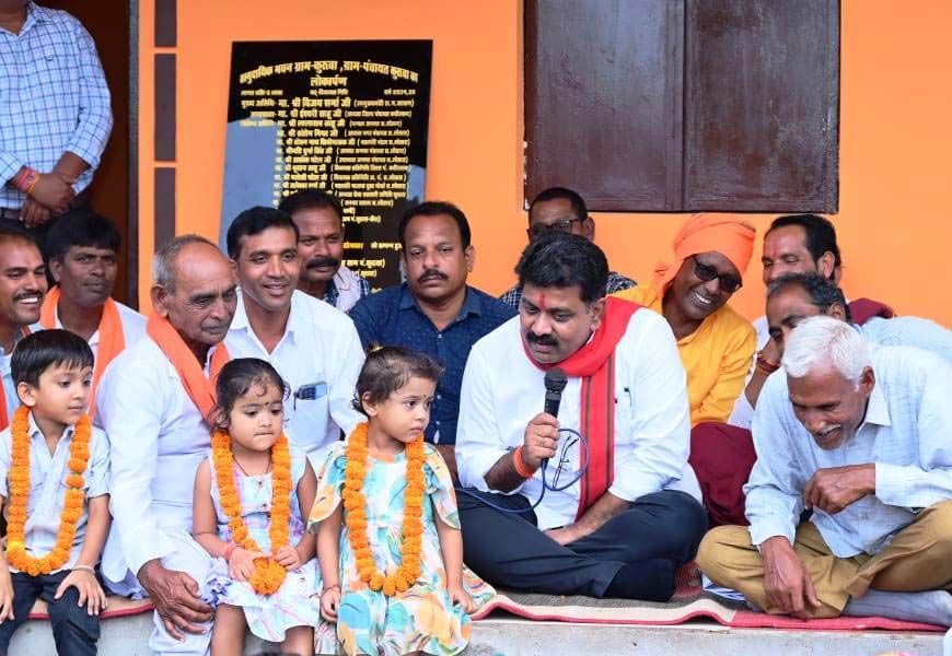 रायपुर : उपमुख्यमंत्री  विजय शर्मा ने ग्राम कुरूवा में सामुदायिक भवन का किया लोकार्पण