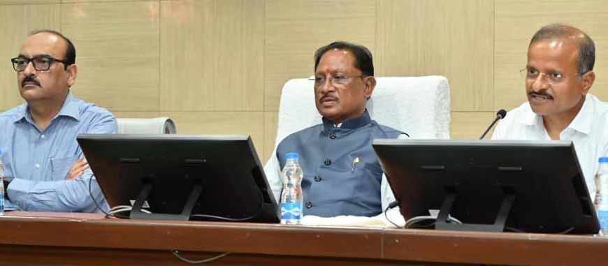 मुख्यमंत्री की विभागीय सचिवों और विभागाध्यक्षों के साथ मैराथन बैठक